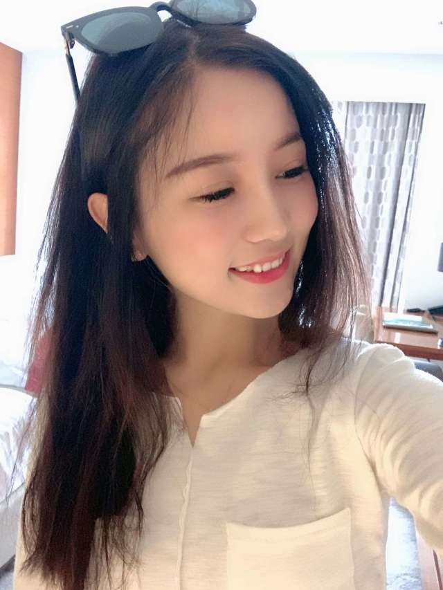 比较嫩得妹妹  玩得挺开的    会的也比较多